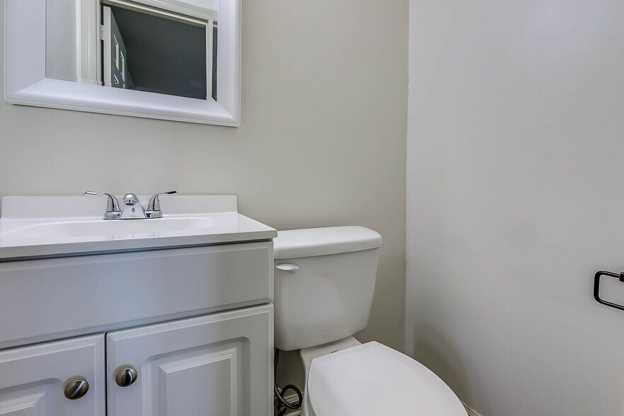 Building Photo - 1301 Neelys Bend Rd