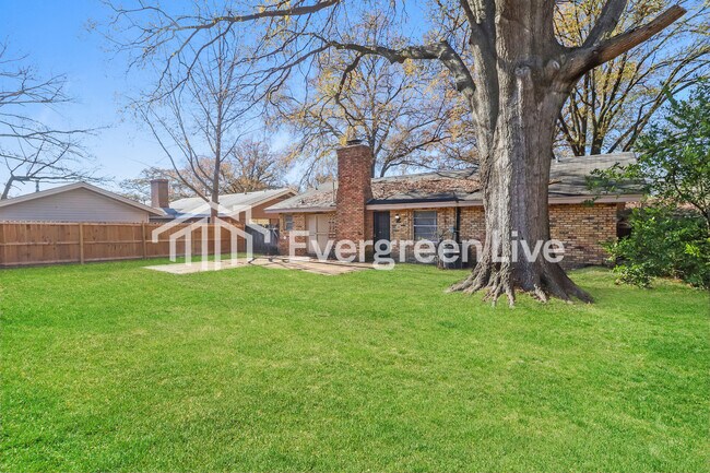 Building Photo - 3404 Renault St