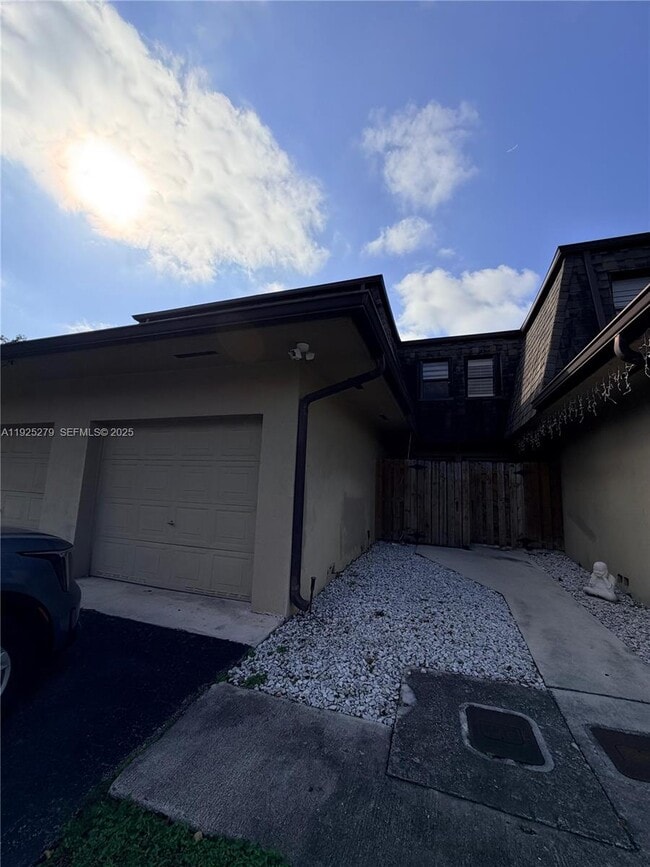 Building Photo - 14261 SW 94th Cir Ln