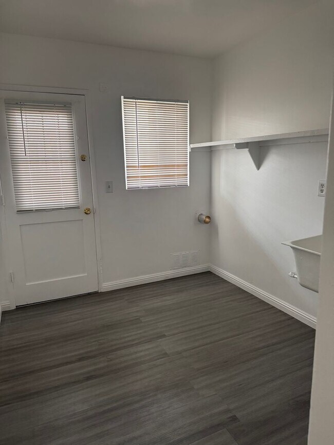 Building Photo - GW-840