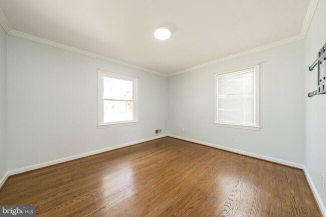 Building Photo - 4305 Oglethorpe St