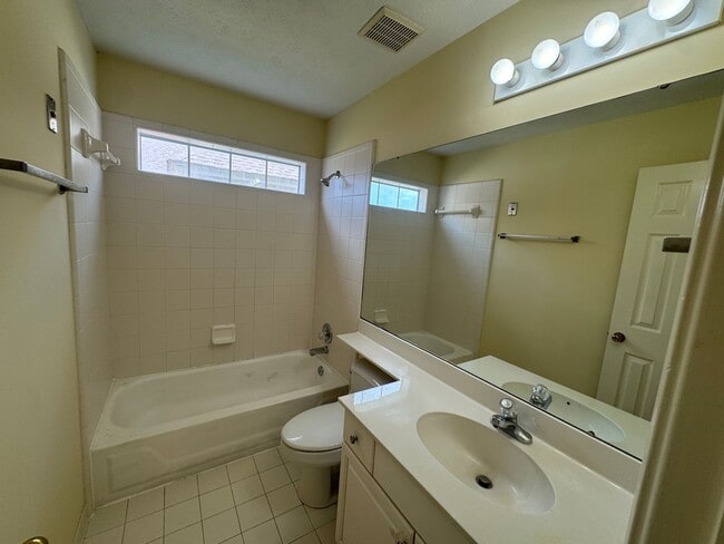 Building Photo - End of Cul-de-sac home