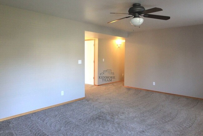 Building Photo - 4 Bedroom, 3 Bath Home in South Kennewick