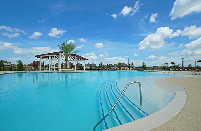 Building Photo - 24527 Royal Pike Dr