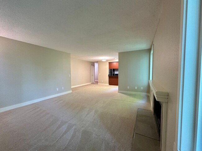 Building Photo - 2Bd/2Ba Bellevue Condo