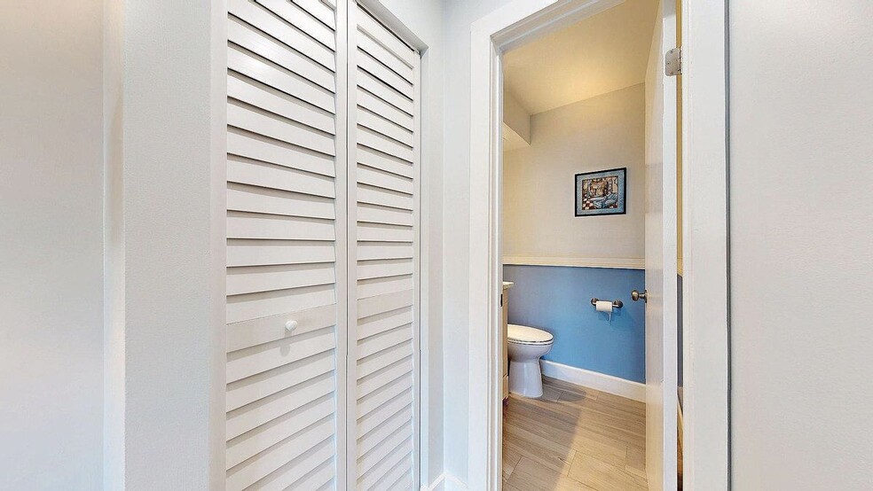 Building Photo - 6840 SW 45th Ln