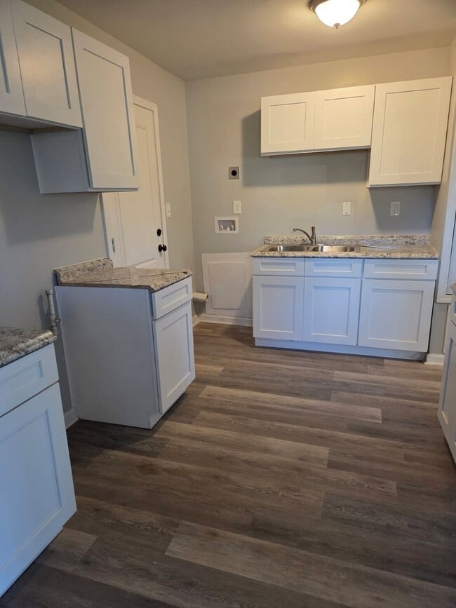 Building Photo - 4590 Range Line Rd