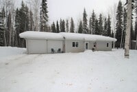 Building Photo - 3 Bed / 2 Bath / 2 Car Garage Ranch Style Home