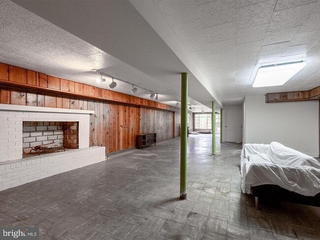 Building Photo - 9120 Levelle Dr
