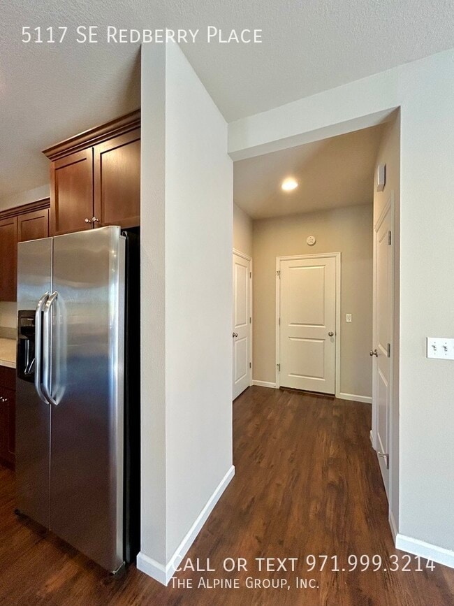 Building Photo - 5117 SE Redberry Pl