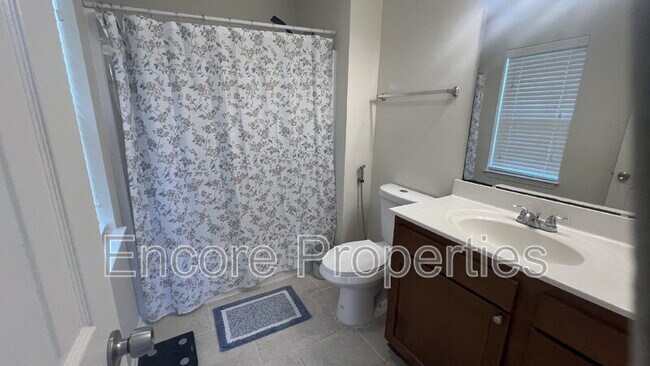 Building Photo - 821 Central Pk Dr