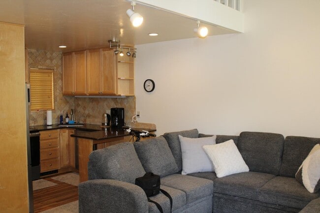 Building Photo - 2459 Indian Springs Ln