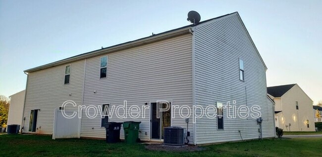 Building Photo - 8119 Paw Club Dr