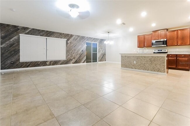 Building Photo - 10121 Crested Fringe Dr