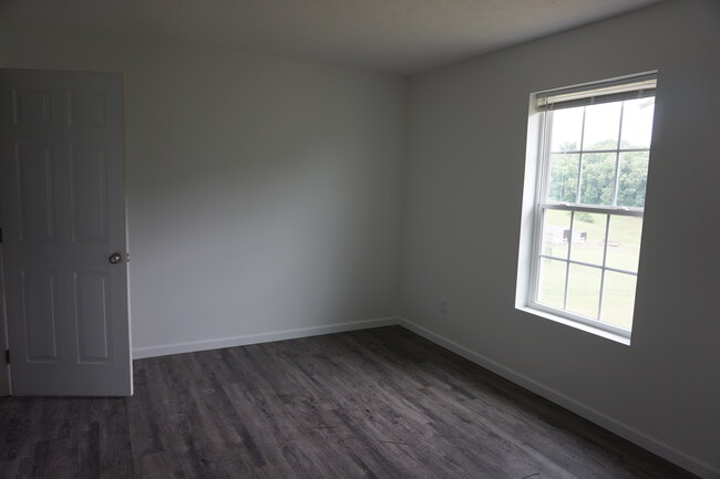 Building Photo - 784 Parsonage Rd
