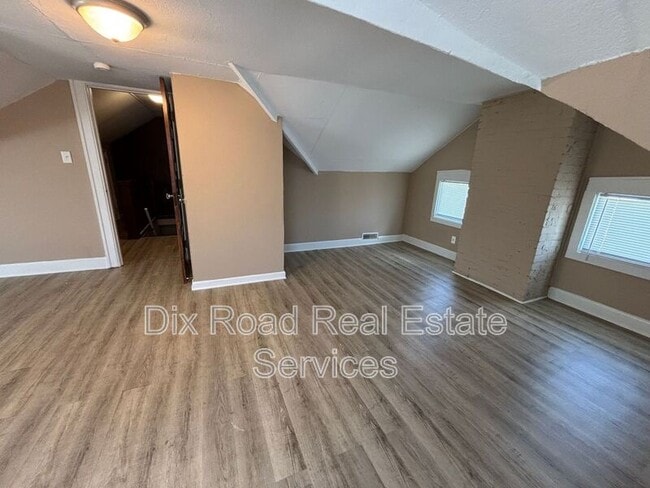 Building Photo - 307 N E St