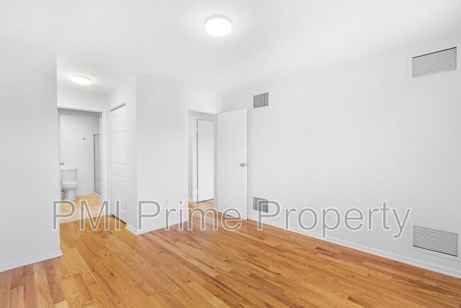 Building Photo - 92 E Blackwell St