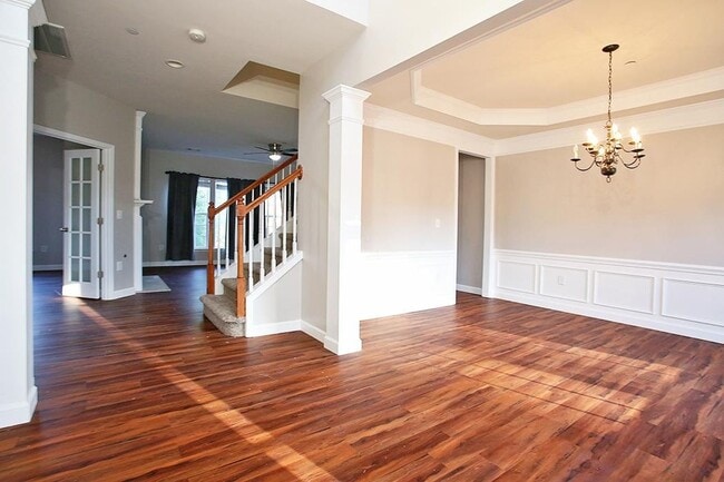 Building Photo - Family friendly home in highly sought afte...