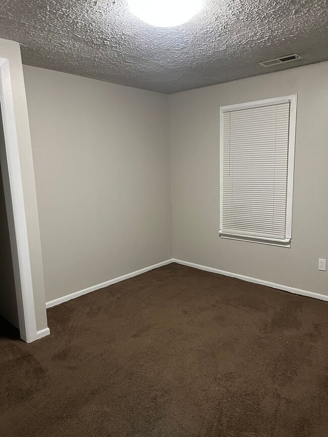 Building Photo - 6128 E 11th St