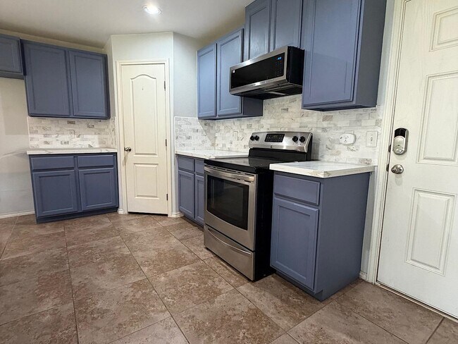 Building Photo - 6118 Fraile Dr