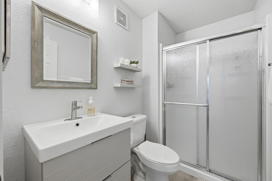 Building Photo - 13810 Sutton Park Dr N