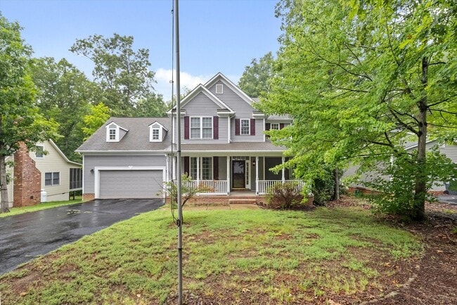 Building Photo - Amenity filled and Gated Community
