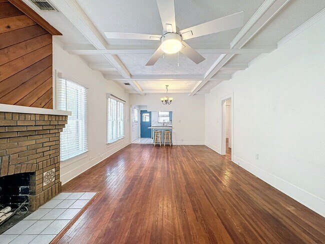 Building Photo - 226 9th Ave N