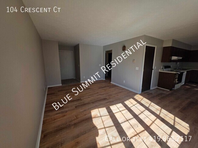 Building Photo - 104 Crescent Ct