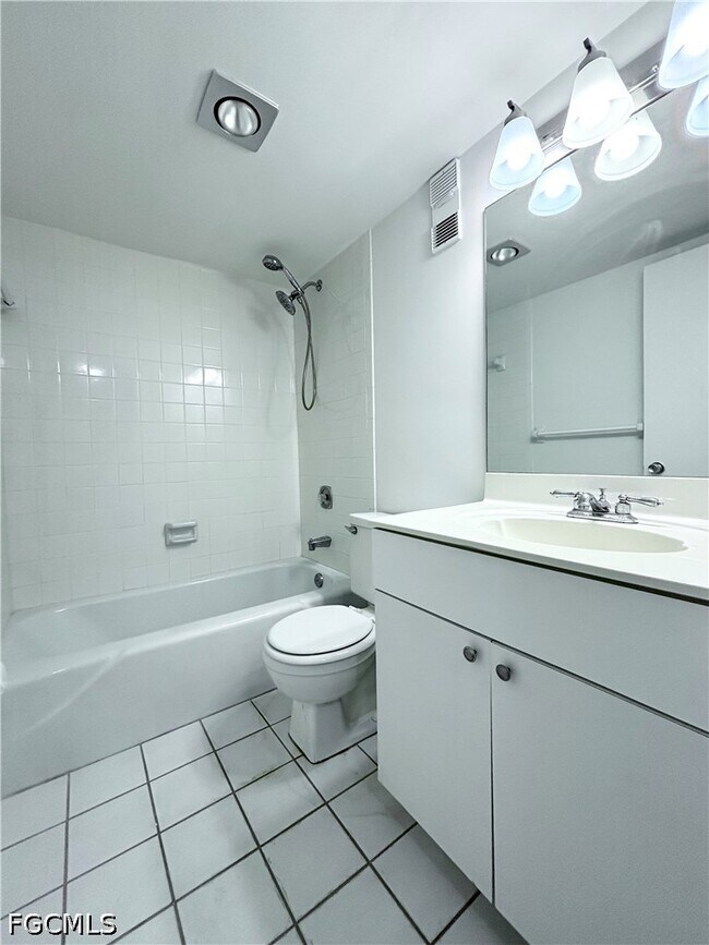 Building Photo - 2264 Winkler Ave