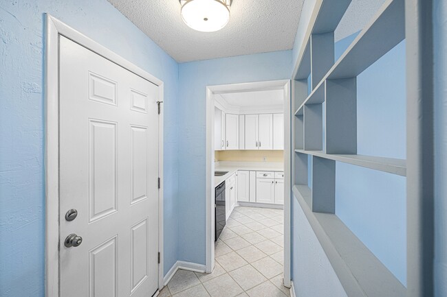 Building Photo - 349 Primrose Cir
