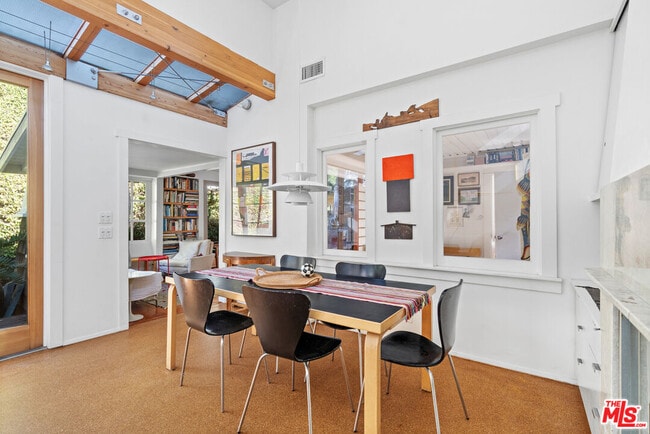 Building Photo - 648 Palms Blvd