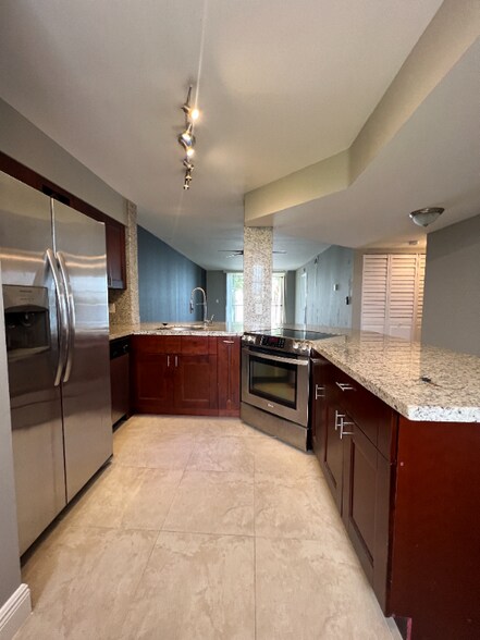 Building Photo - 118 Lake Emerald Dr