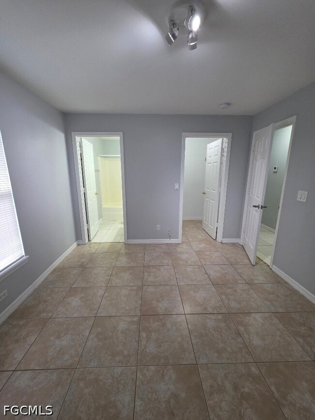 Building Photo - 4836 Golfview Blvd