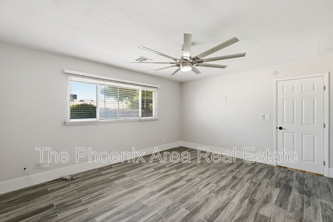 Building Photo - 447 E Carson Dr