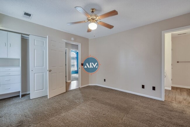 Building Photo - Beautiful 3 Bed 2 Bath Home located in his...