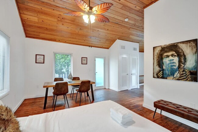 Building Photo - 1115 SW 4th St