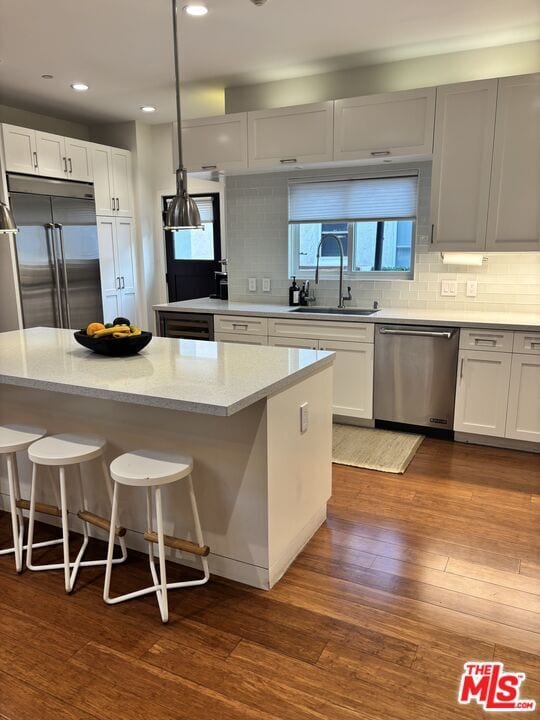 Building Photo - 248 S La Peer Dr