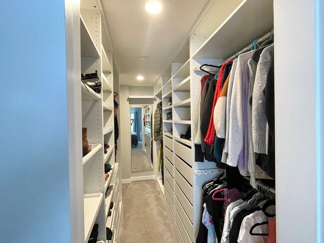 Building Photo - Remodeled 3-Bedroom Penthouse Condo with Views!