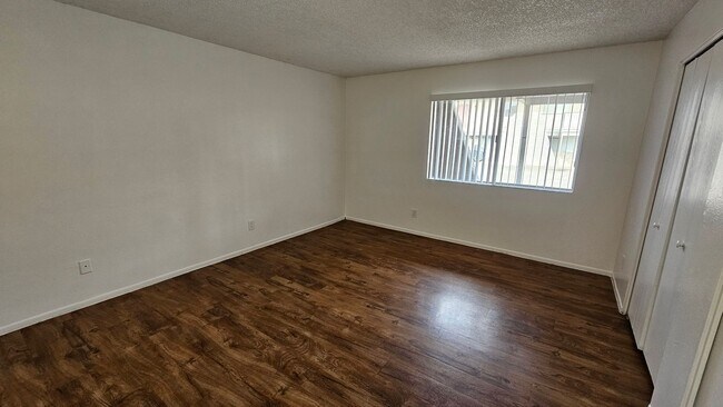 Building Photo - 1 month free rent move in promotion! 2 Bed 1 Bath Eastside Apartment!