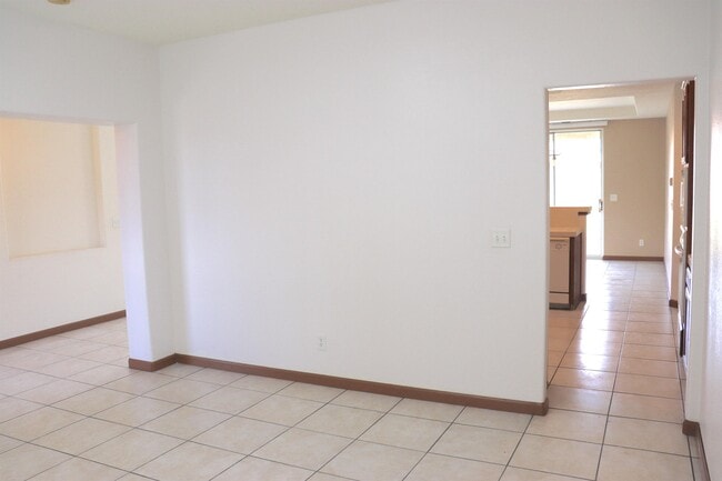 Building Photo - 2346 E Early Ave