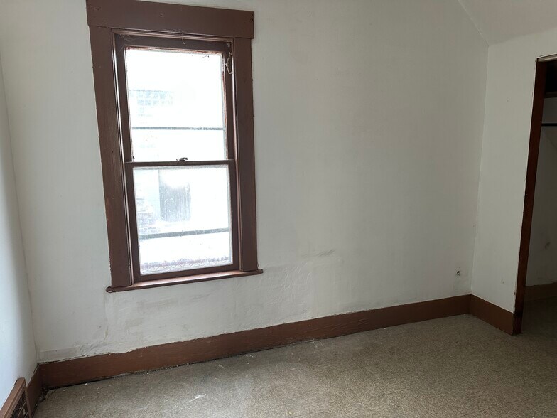 Building Photo - 1366 E 45th St