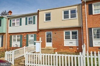 Building Photo - Charming 3-Bedroom Townhome in the Heart o...