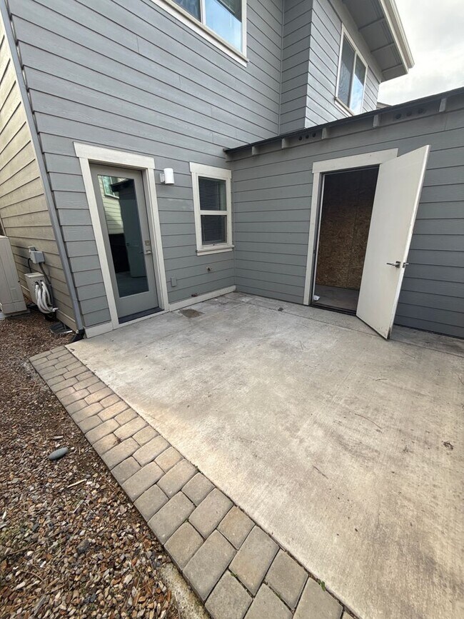 Building Photo - ree20124