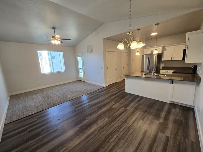 Building Photo - 1985 N 3330 W