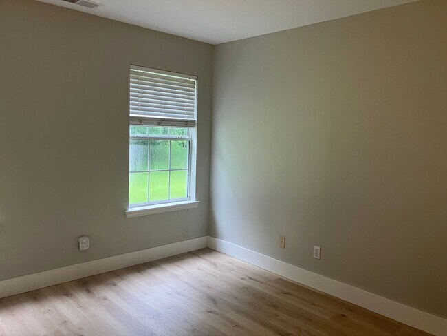 Building Photo - 426 Live Oak Walk