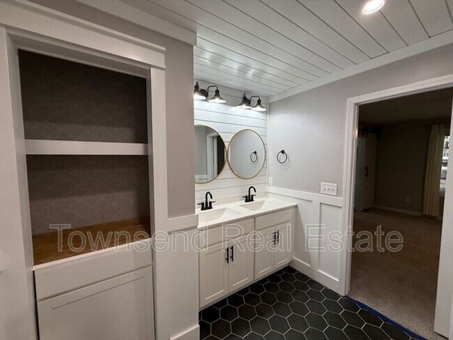 Building Photo - 83 Kotata Ave