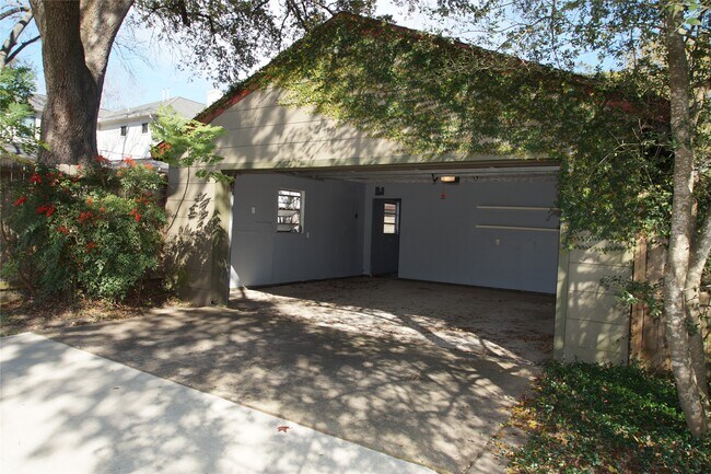 Building Photo - 5564 Aspen St