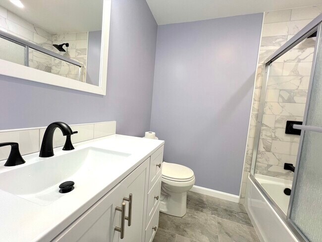 Building Photo - 156 Grinnell St