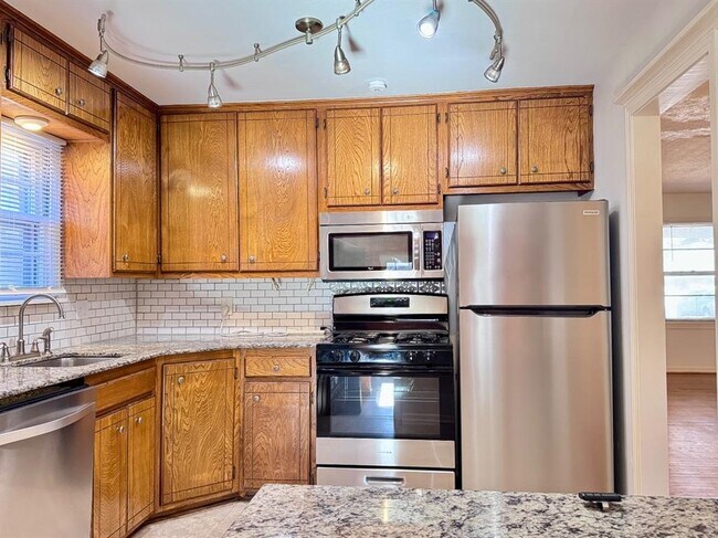 Building Photo - 1304 Downing St