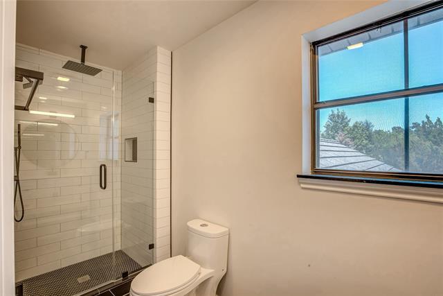 Building Photo - 307 Oakmont Dr